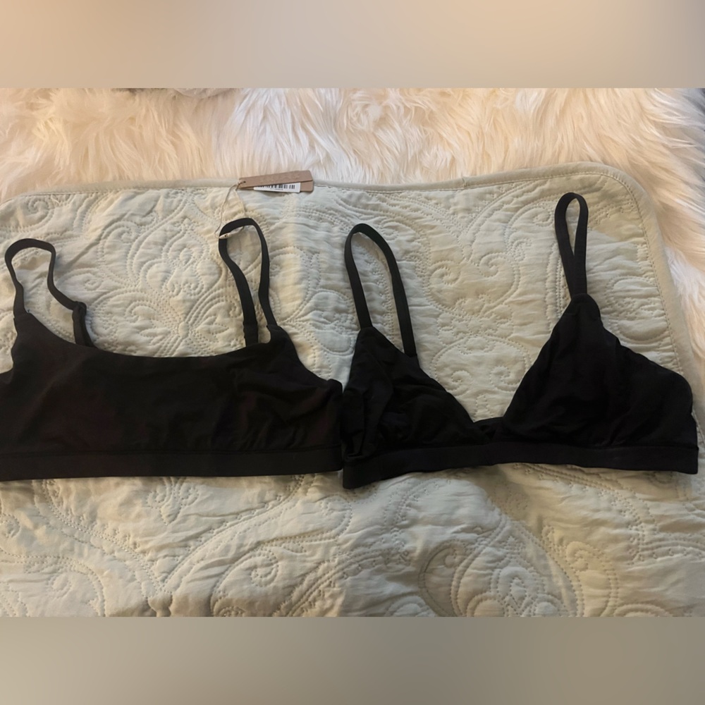 NWT Women’s SKIMS ONYX Scoop 
get crossover skims in good condition
FREE. - Picture 2 of 4